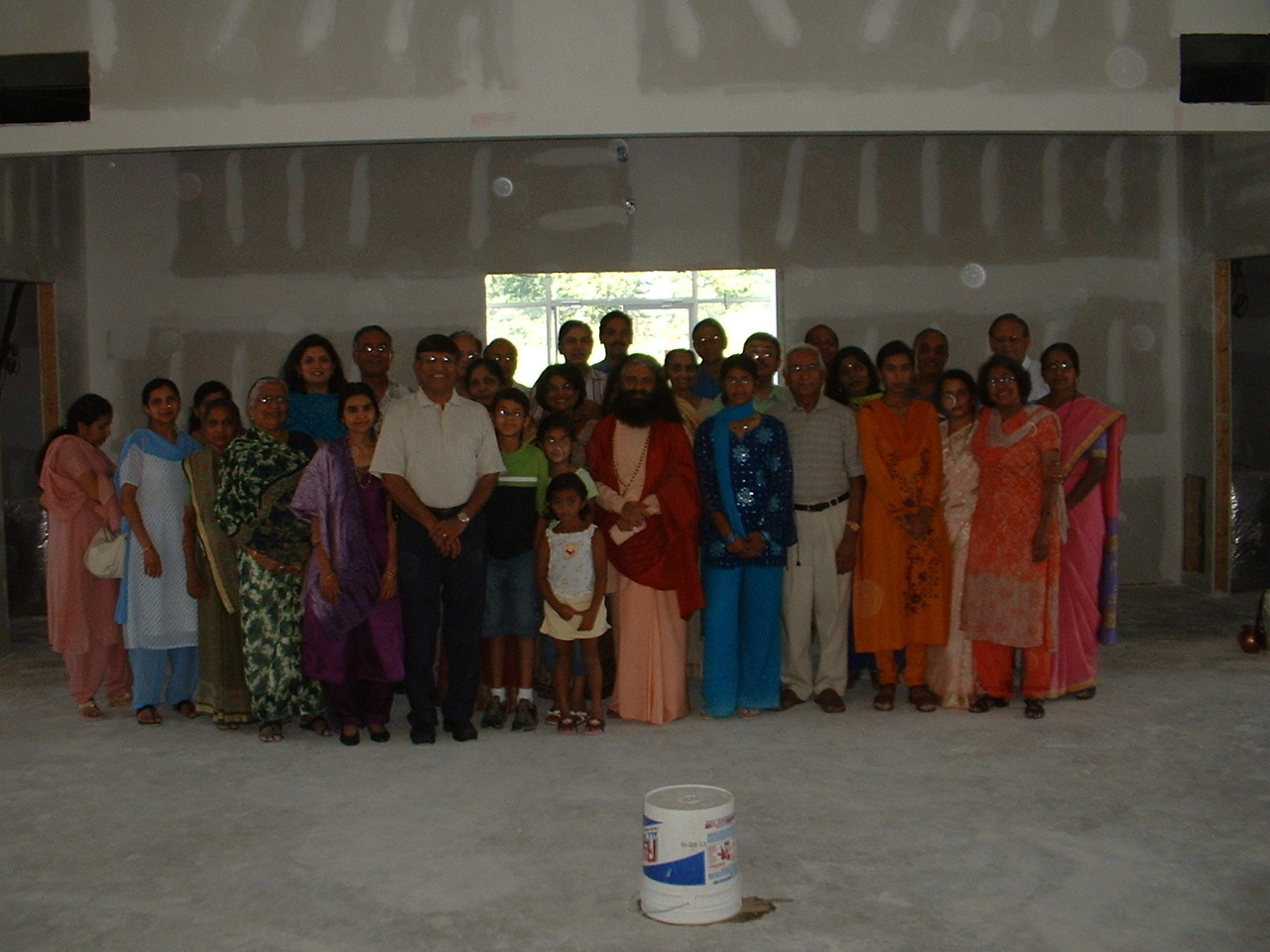 Muniji visit to Temple -Group Picture (7-23-05)